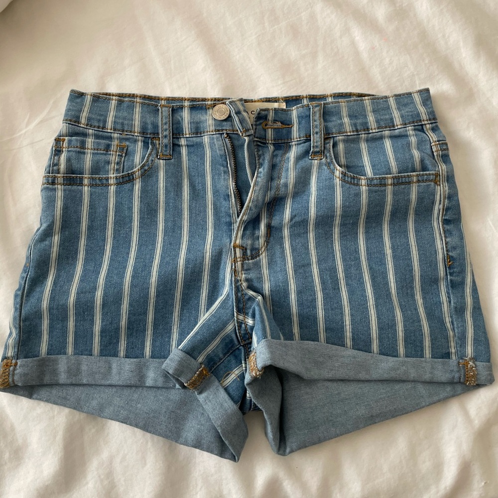 Cute jean shorts!